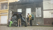 chargement de la caisse, avec bache anti pluie intégrée!